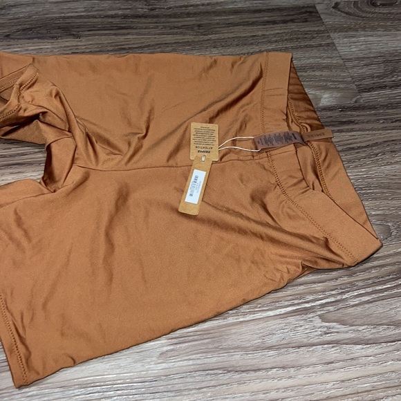 🌷Skims Signature Mid Waist Swim Shorts Almond - Picture 3 of 6